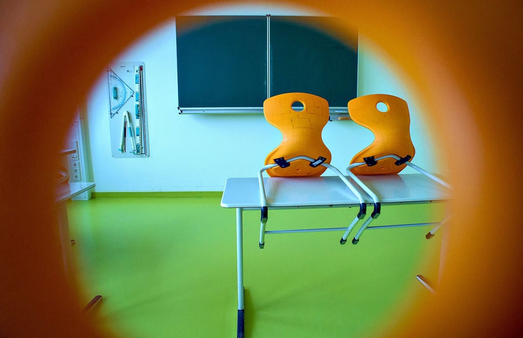 Blick in ein leeres Klassenzimmer. Der Lehrermangel bringt am Freitag, 21. Oktober, Schüler und Eltern von vier Sekundar- und Gemeinschaftsschulen auf die Straße. Auf dem August-Hilliges-Platz in Osterburg findet ab 9.30 Uhr eine öffentliche Protestkundgebung statt.