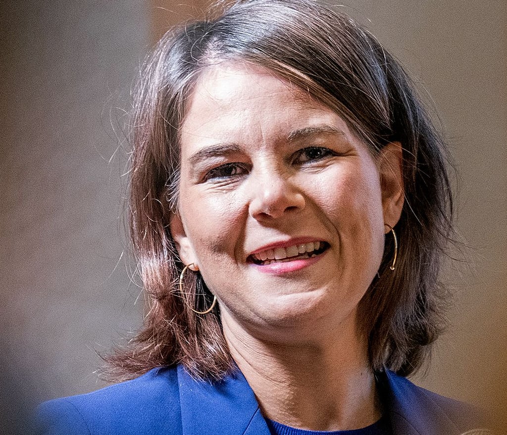 Die Redaktion des „Time“-Magazins hebt Außenministerin Annalena Baerbock (Grüne) in den Himmel. In Deutschland sieht man ihre „feministische Außenpolitik“ aber auch kritisch.