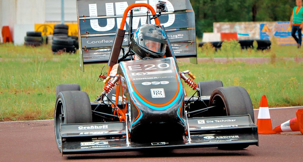 Uni Magdeburg: Steven Tepper kriegt immer die Kurve. Bei Testfahrten darf der ehemalige Fahrer des UMD-Racing-Teams ausnahmsweise doch wieder hinter das Lenkrad.