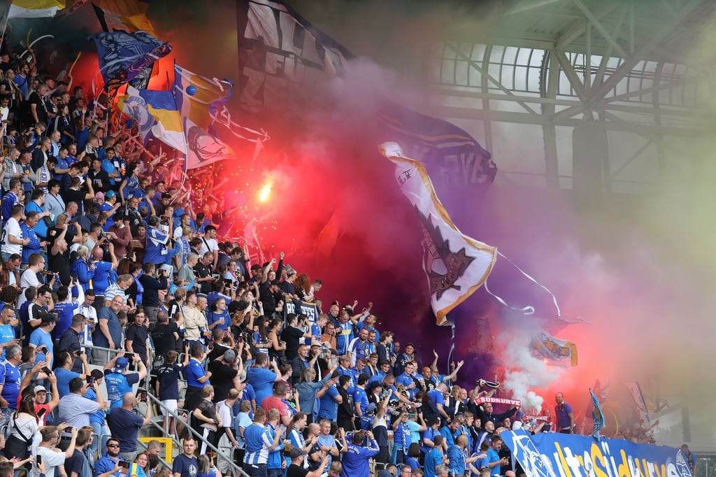 Am Rande des Pokalspiels des FC Carl Zeiss Jena gegen den VfL Wolfsburg war es zu Zwischenfällen gekommmen.