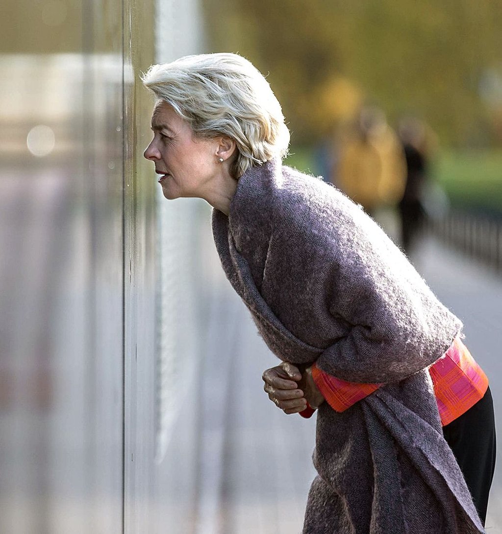 Auch EU-Chefin Ursula von der Leyen – hier bei einem Besuch in Tallinn (Estland) – könnte demnächst eine deutliche Gehaltssteigerung erhalten.