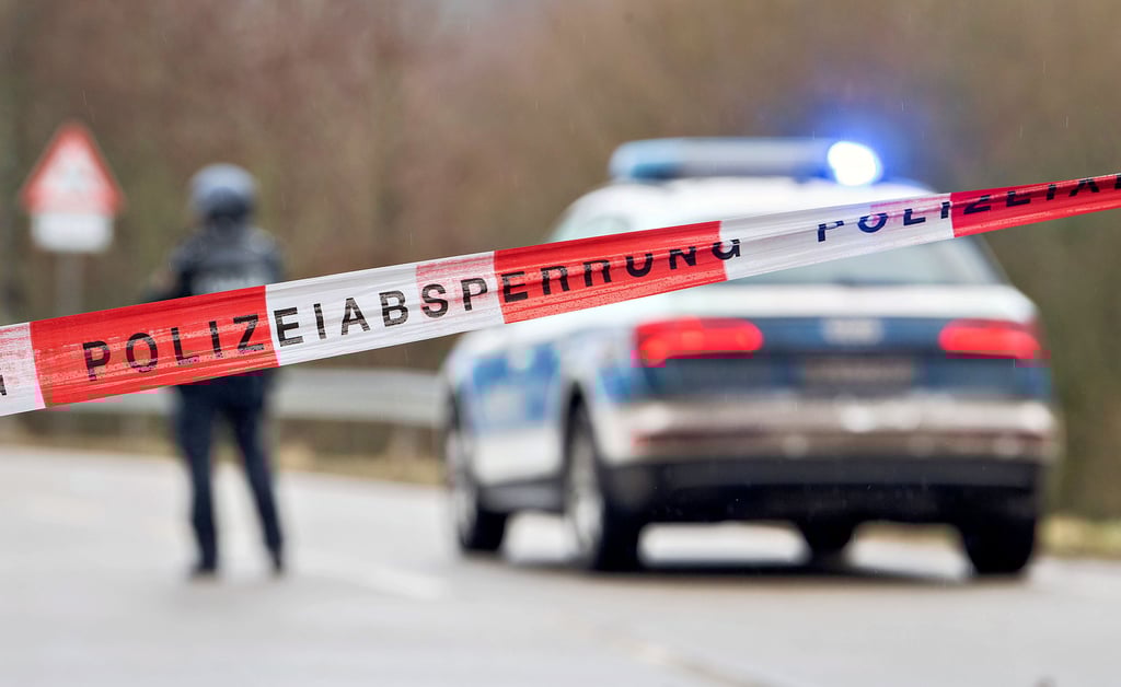 Mit Flatterband sperrt die Polizei Tatorte ab. In den vergangenen fünf Jahren gab es zahlreiche Gewaltdelikte im Jerichower Land. Die meisten passierten 2020. Insgesamt drei endeten tödlich.