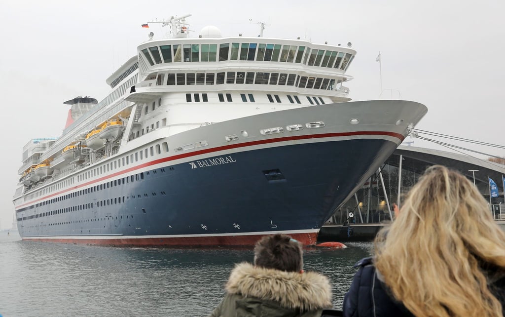 Das Kreuzfahrtschiff „Balmoral“ im Rostocker Hafen. (Archiv)