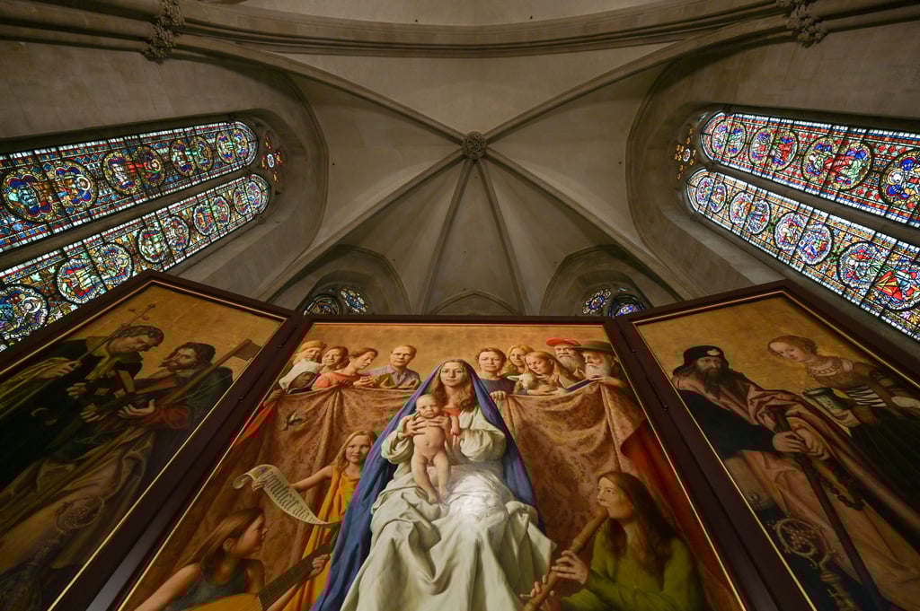 Das moderne Mittelteil stammt von Michael Triegel, die Seitenflügel von Lucas Cranach: Seit Juli ist der Marienaltar im Naumburger Dom zu sehen.