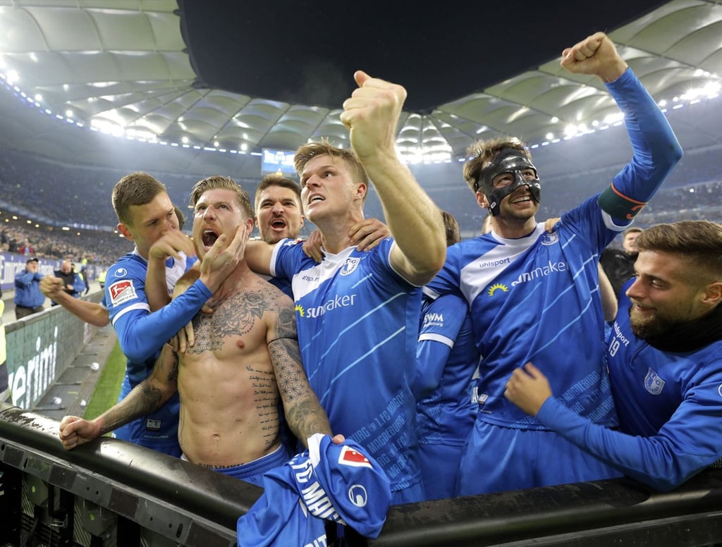 Philip "Torpedo" Türpitz (2. v. l.) feiert mit den FCM-Mannschaftskollegen seinen Siegtreffer gegen den Hamburger SV im Jahr 2019.