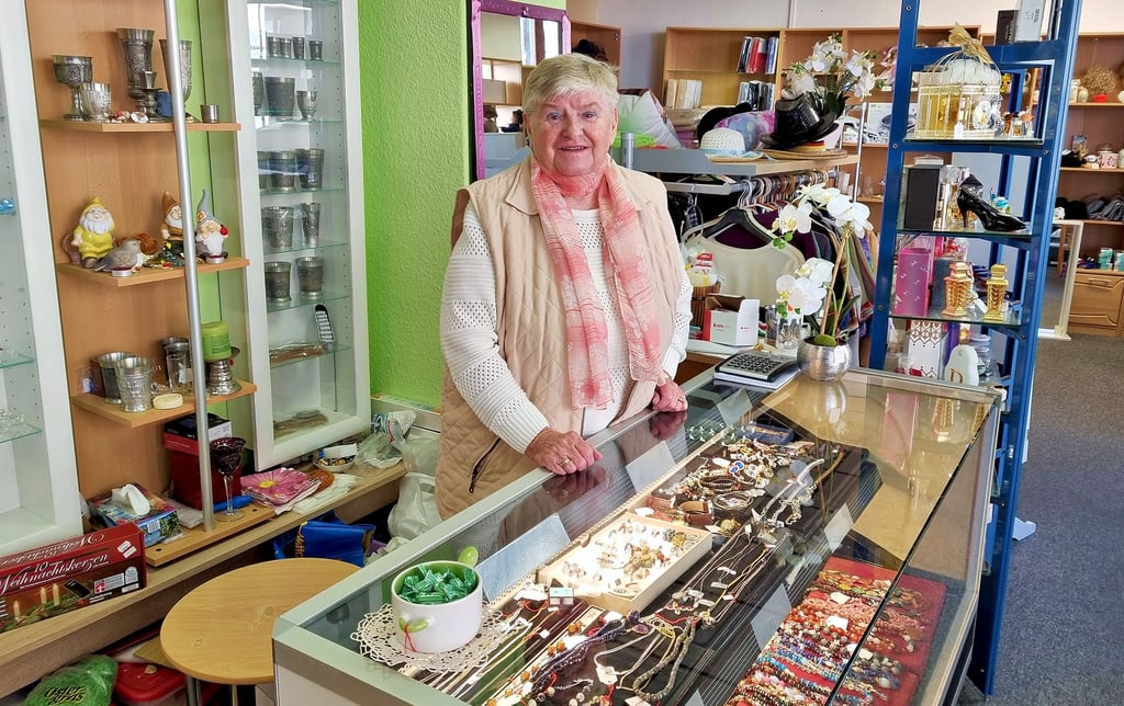Sybille Konrad hat seit 1998, also seit 24 Jahren, den „Super-Laden“ in Havelberg geführt. Am 30. Dezember schließt die mittlerweile 80-Jährige ihr Geschäft nun für immer. Denn sie möchte demnächst zu ihrem Sohn nach Schollene ziehen.