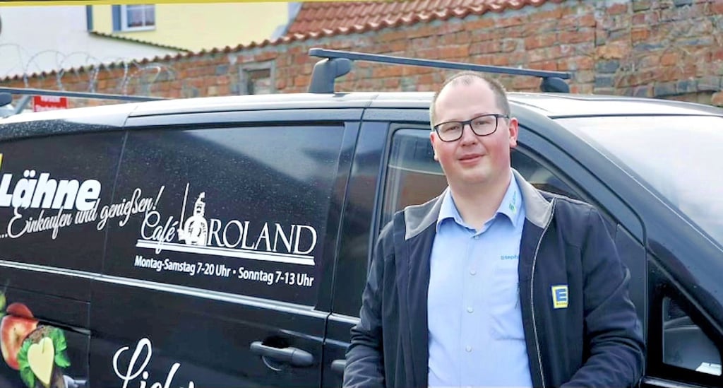 Stephan Lähne, Inhaber Edeka in Calbe sucht in seinem Markt nach Einsparmöglichkeiten für Energie und hat die Heizung bereits nach unten reguliert.