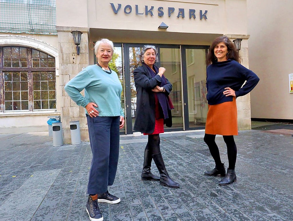 Haben viel vor für den Volkspark: Vereinsvorsitzende Ingrid Häußler (v.l.), Architektin Claudia Cappeller und Landschaftsarchitektin Christine Fuhrmann