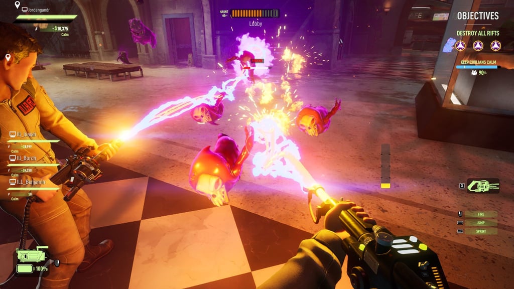 Bloß nicht die Strahlen kreuzen: Es geht dem pinken Geist an den Kragen, und zwar zusammen. „Ghostbusters: Spirits Unleashed“ ist als asymmetrisches Multiplayer-Game ausgelegt.
