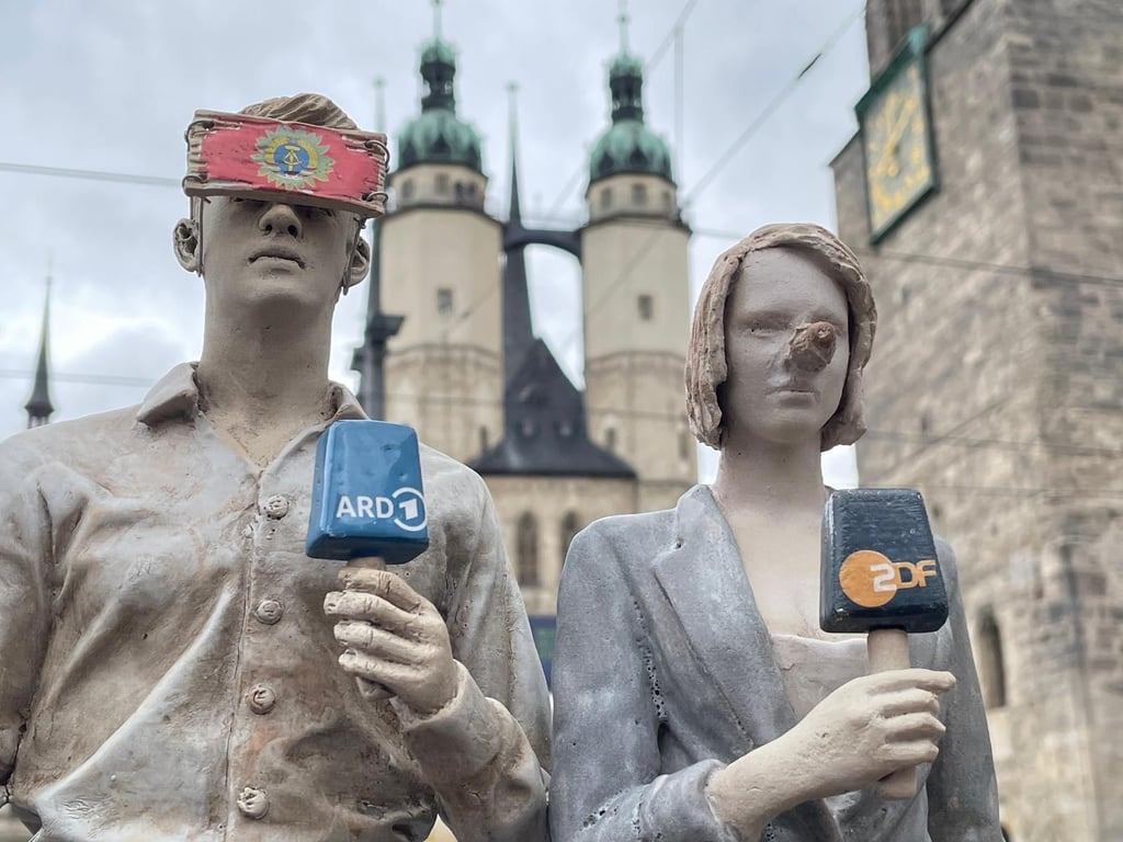 Die Skulpturen von Diane Tafel und Martin Sprave auf dem halleschen Töpfermarkt haben für Diskussionen gesorgt.