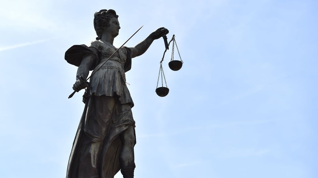 Eine Wittenbergerin muss sich unter anderem wegen gefährlicher Körperverletzung in zwei Fällen verantworten.