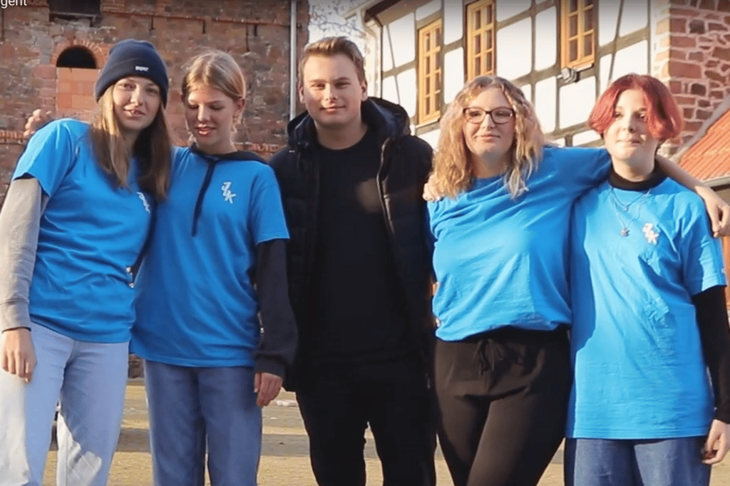 Tinke, Pauline, Karl, Lara und und Kim (von links) sind die Protagonisten des Films, der für ihr Projekt „Jugend und Kommune“ in der Gemeinde Niedere Börde wirbt.