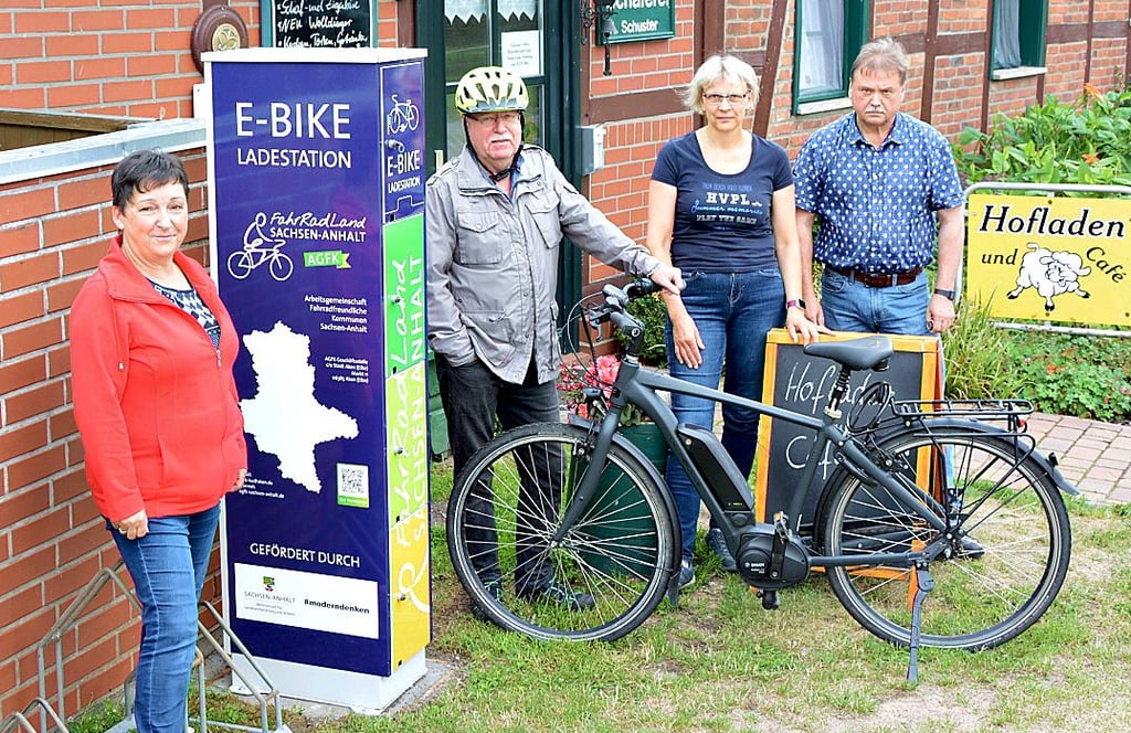 Im Sommer 2021 wurde in Beuster die bislang einzige E-Bike-Ladestation der Verbandsgemeinde Seehausen eingeweiht.