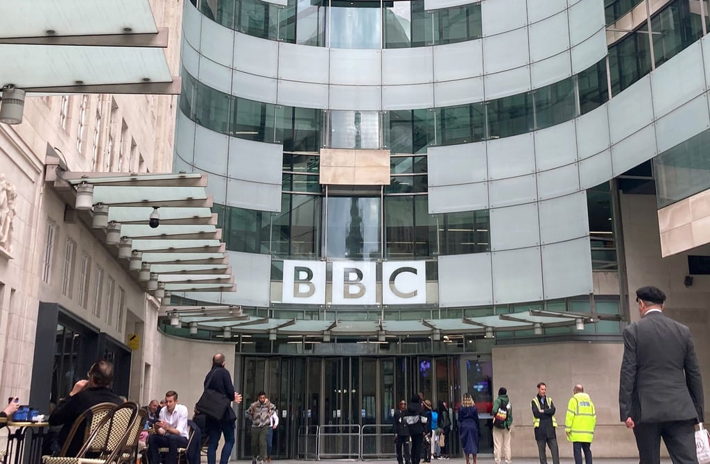 Die öffentlich-rechtliche Rundfunkanstalt BBC wird 100.