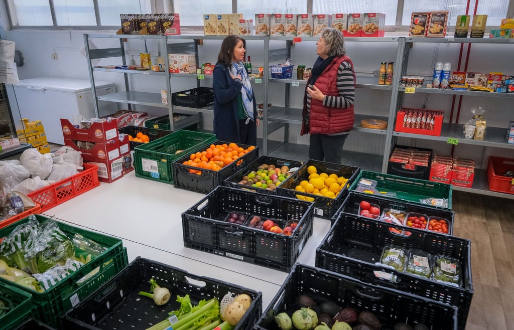 Angebot mit Lücken: Im 25. Jahr ihres Bestehens kämpft die Tafel in Halle mit massiven Problemen. Es fehle an Spenden, an Mitarbeitern und auch an Platz, sagt Leiterin Jacquelin Gottschalk.