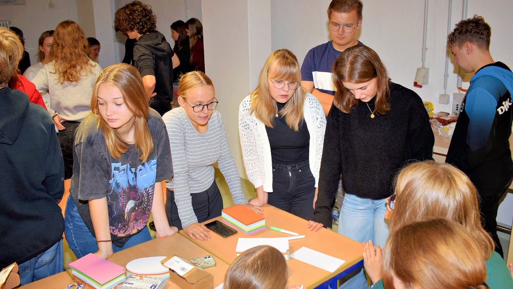 Wie kann Schule nachhaltiger funktionieren? Darüber diskutierten die Schüler der drei Nationen und erarbeiteten Vorschläge, die auch tatsächlich realisiert werden sollen. Nur für die Schublade war keines der Projekte gedacht. Im Keller der Europaschule trafen sich die Teilnehmer der Trinationalen Woche.