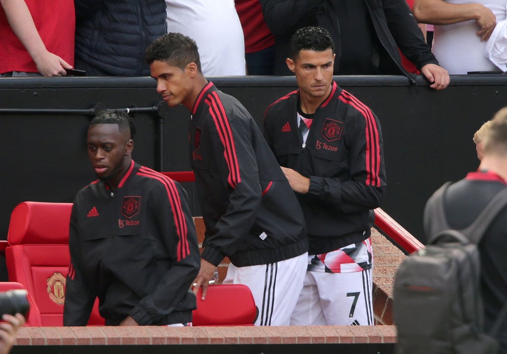 Cristiano Ronaldo (r) musste sich bei Manchester United erneut mit der Reservistenrolle zufrieden geben.