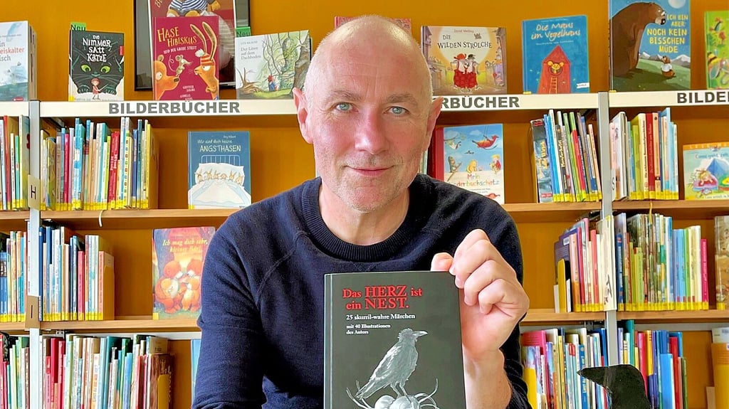 Stefan Koschitzki schreibt Märchen. Er zeigt sein neues Buch.