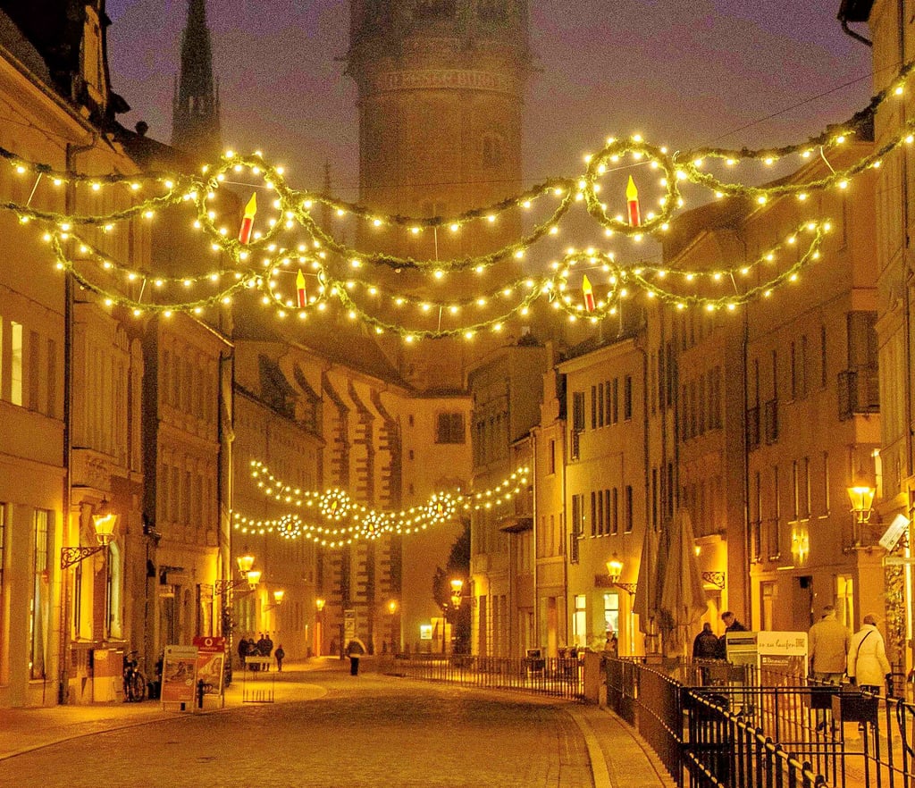 Leuchtende Straßenüberspanner wird es in Wittenberg auch dieses Jahr geben - aber stomsparender.