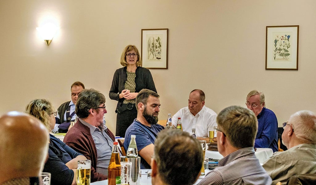 Birgit Ruhland und Steffen Rotte standen dem Gewerbeverein und den Mitgliedern der MIT Rede und Antwort.