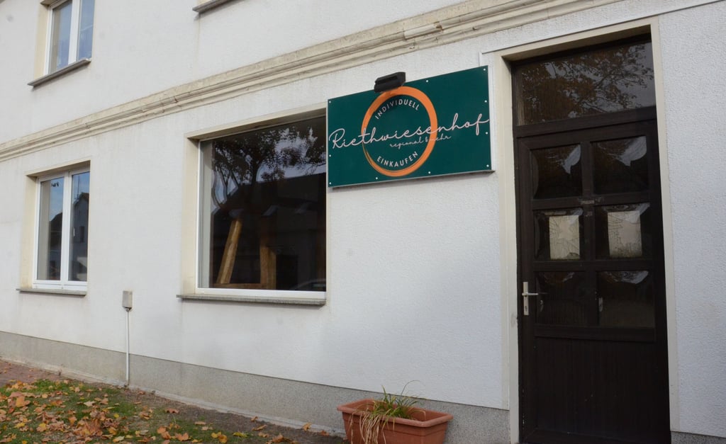 Der Riethwiesenhof-Dorfladen in Kakerbeck ist geschlossen. Nach nicht ganz einem Jahr Betrieb gibt es dort keine Produkte mehr zu kaufen.