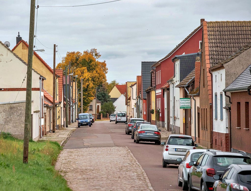 In der Neekener Straße von Großkühnau stehen größtenteils Gebäude aus dem 19. Jahrhundert.
