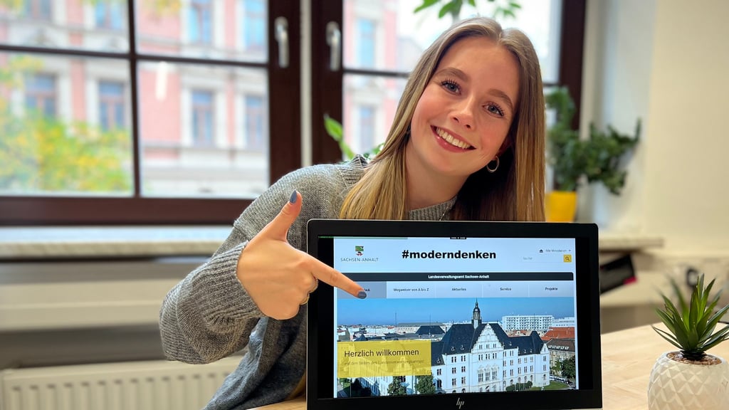 Maria Schiedt absolviert ein duales Studium beim Landesverwaltungsamt. Die Studentin beantwortet im Live-Chat Fragen zur Ausbildung in der Behörde.