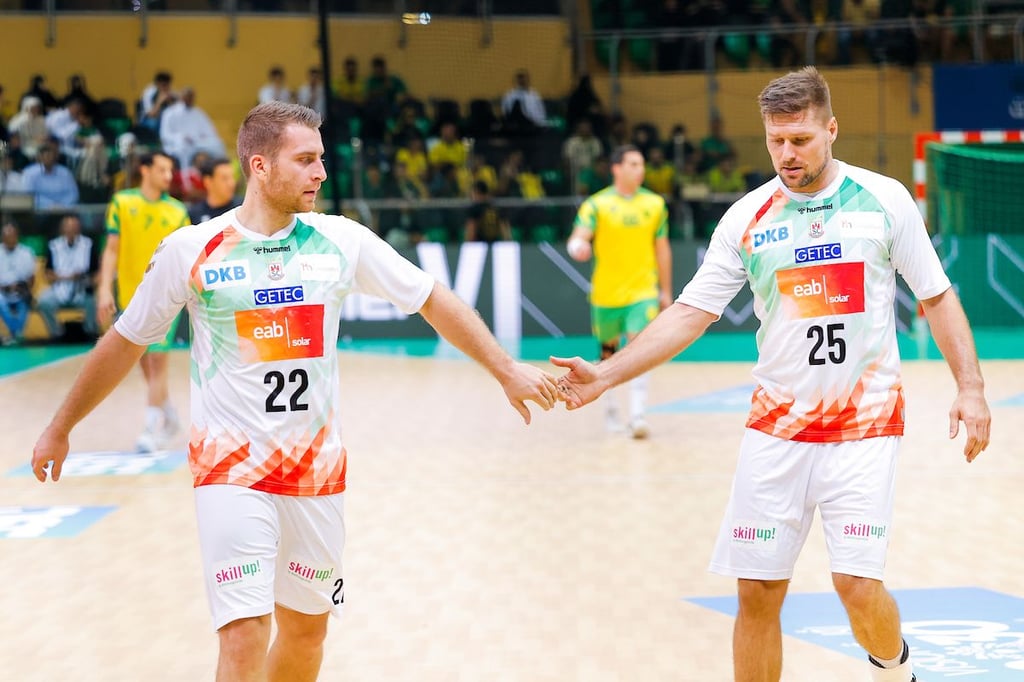 Lukas Mertens (l.) und Marko Bezjak klatschen sich ab: Das Finale in Saudi-Arabien ist erreicht.