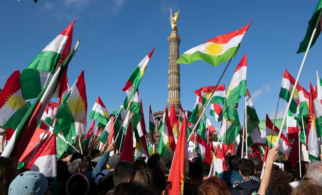 Teilnehmer der Großdemonstration "Solidarität mit den Protestierenden im Iran".