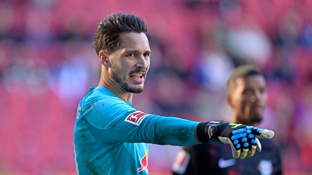 Janis Blaswich hier im Spiel gegen den FC Augsburg.