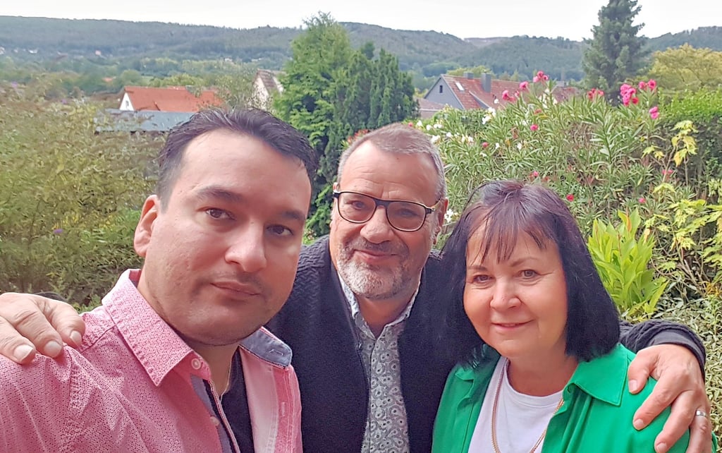 Aus Helfern und Freunden wurde eine Familie: Nasir Willner, Frank Schmigelski und Marion Willner.