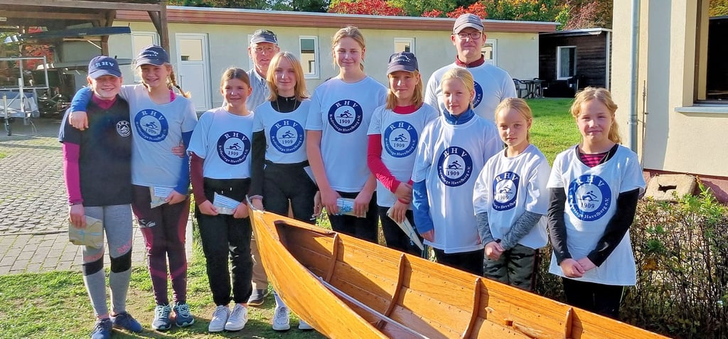 Das Fest zur Einweihung nach den Sanierungsarbeiten im und am Bootshaus am Sonnabend nutzte die Ruderriege Havelberg auch, um den Nachwuchs zu ehren. Ein Dankeschön geht an die beiden Trainer Torsten und Felix Rauls.