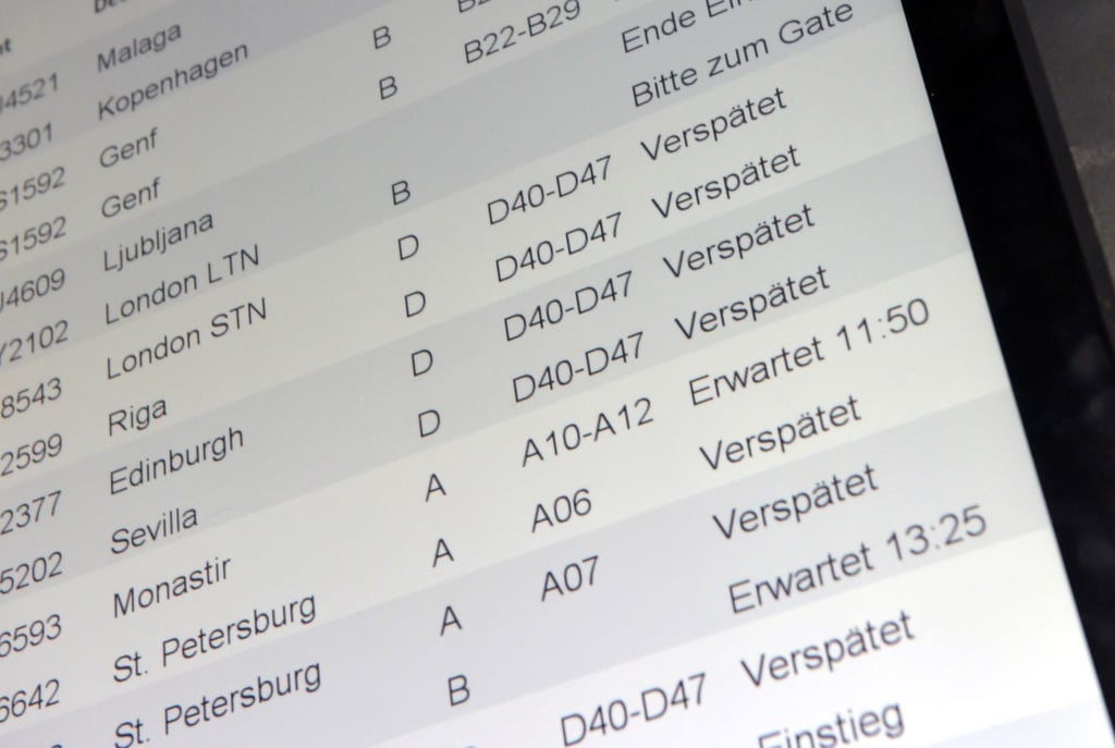 Fluggäste können bei Verspätungen auch dann eine Entschädigung fordern, wenn eine Reise aus mehreren Flügen besteht. Das gilt zumindest bei einheitlichen Tickets, die diese Teilflüge umfassen.