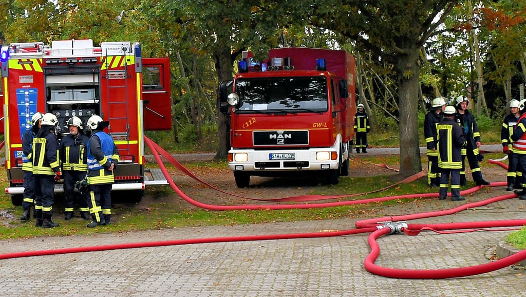 Feuerwehren müssen wie hier bei einer Übung in Mechau immer handlungsfähig sein. Dafür ist Kraftstoff unverzichtbar. 