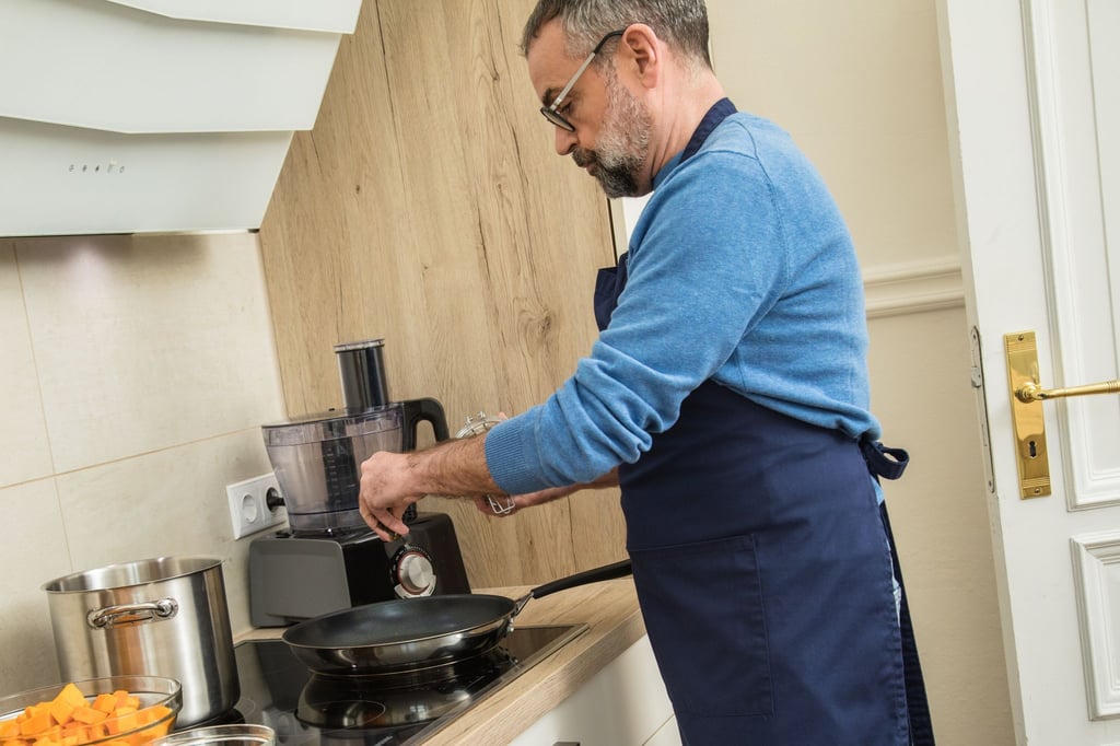 Ein Mann am Herd - das ist nicht für jeden selbstverständlich. Für rund jeden vierten Mann, aber auch für rund jede vierte Frau, ist Kochen laut einer Forsa-Umfrage Frauensache.