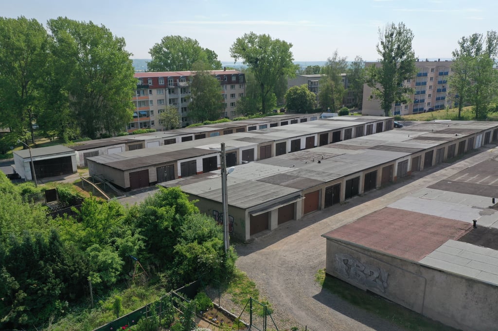 Für die Mieter kommunaler Garagen wird es ab 2023 teurer. Hier der Garagenkomplex am Sonnenweg in Eisleben.