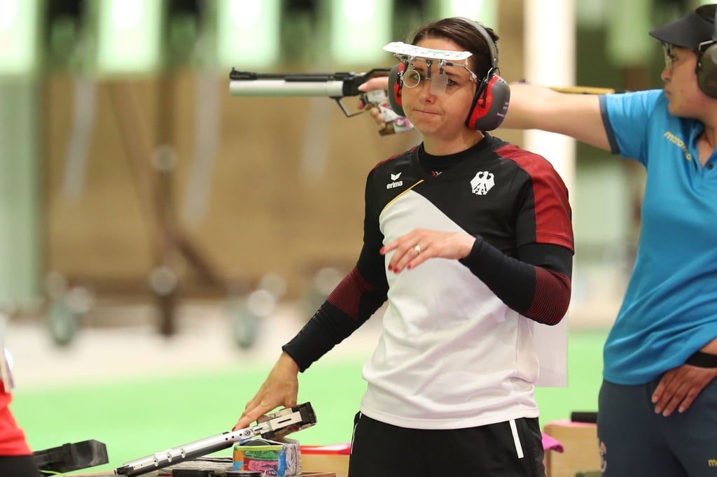 Monika Karsch konnte mit ihren beiden Kolleginnen Bronze im Pistolen-Schießen holen.