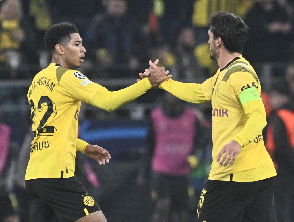 Jude Bellingham (l) traf für Dortmund zum 1:1 gegen Sevilla.