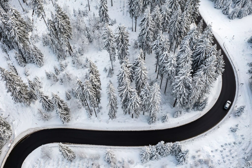 Bei solchen Verhältnissen ist das Auto besser auf verlässlichen Winterreifen unterwegs.