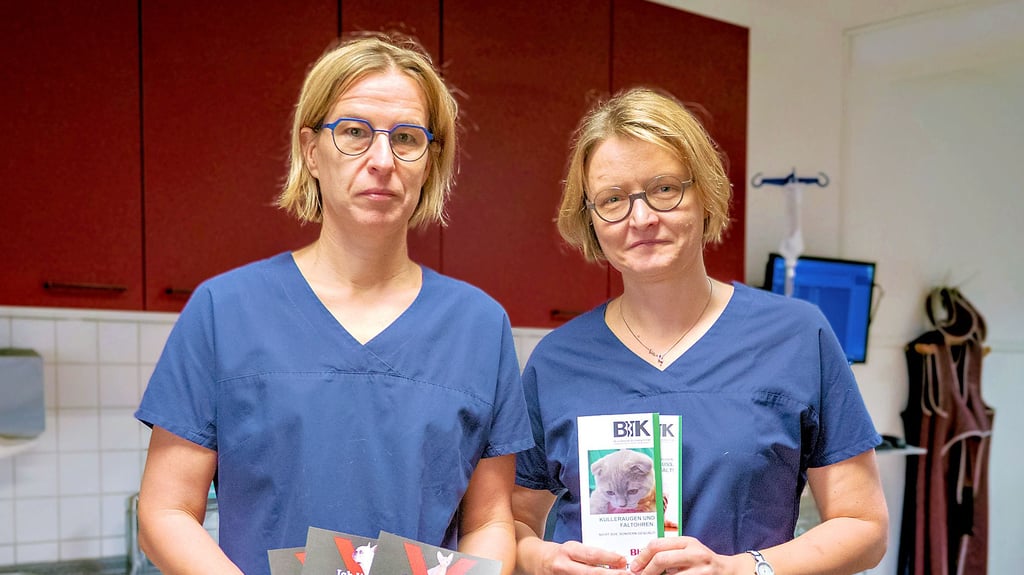 Dr. Anne-Kathrin Witzlack (l.) und Dr. Katharina Gratzke betreiben in Gommern eine Tierarztpraxis. Sie machen auf das weit verbreitete Problem von Qualzüchtungen bei Haustieren aufmerksam. Wer sich darüber informieren möchte, findet in den beiden einen Ansprechpartner und erhält auch Infomaterial in der Praxis.