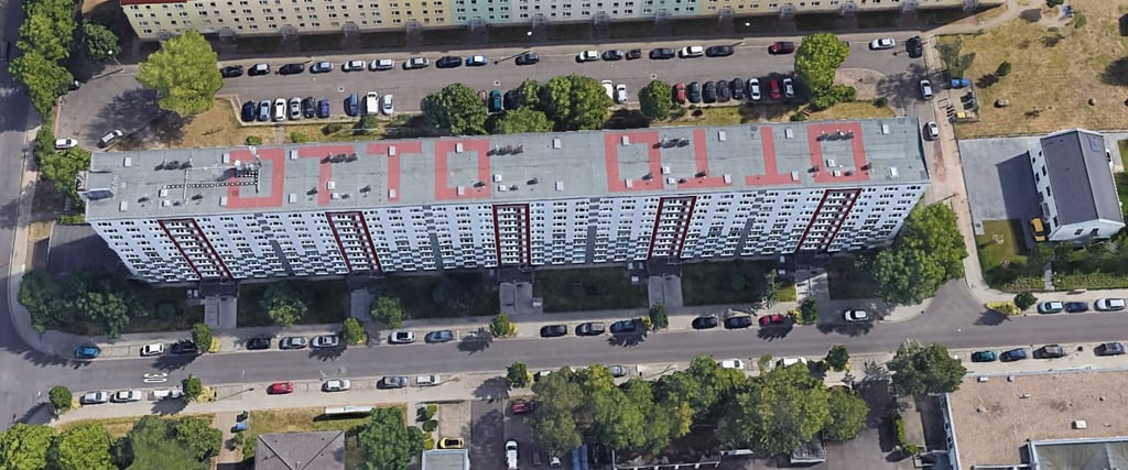Wer sich bei Google Earth das Stadtgebiet von Magdeburg genauer anschaut, entdeckt in der Otto-Baer-Straße 1-9 den Schriftzug „OTTO“.