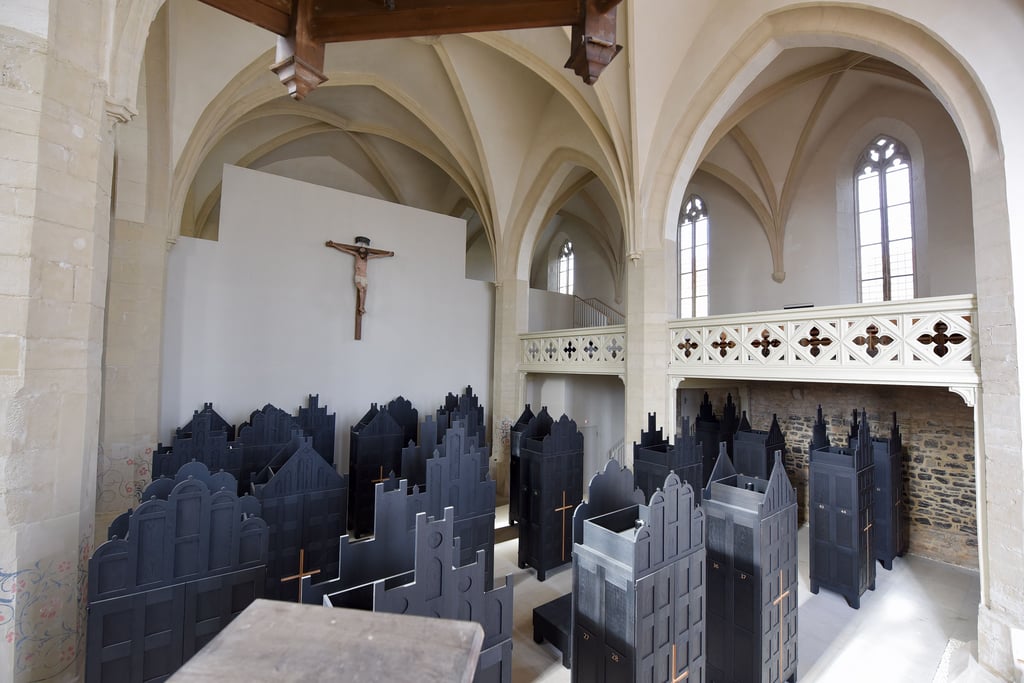 In der Nicolaikirche ist ein Kolumbarium (Urnengrabanlage) geschaffen worden.