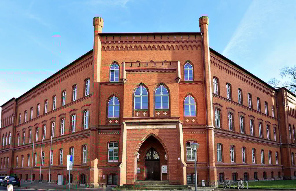 Wenn die Tötung in Parey zur Anklage kommt, geschieht dies vor dem Landgericht Standal. Nach Ansicht der Staatsanwaltschaft kann dies aber erst in einigen Monaten der Fall sein.