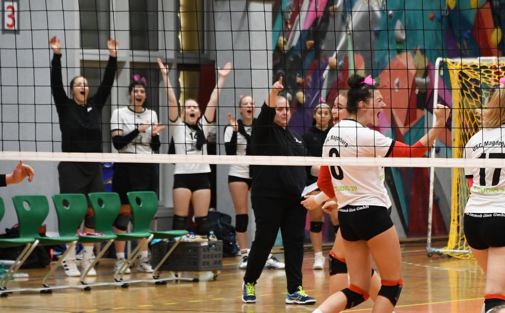 Bereits im ersten Spiel am Wochenende jubelten Pia Stodal (vorne) und ihre Gefährtinnen vom USC Magdeburg häufig, nur nicht am Ende: Da waren sie enttäuscht. Die Partie einen Tag später ging aus ihrer Sicht dann besser aus.