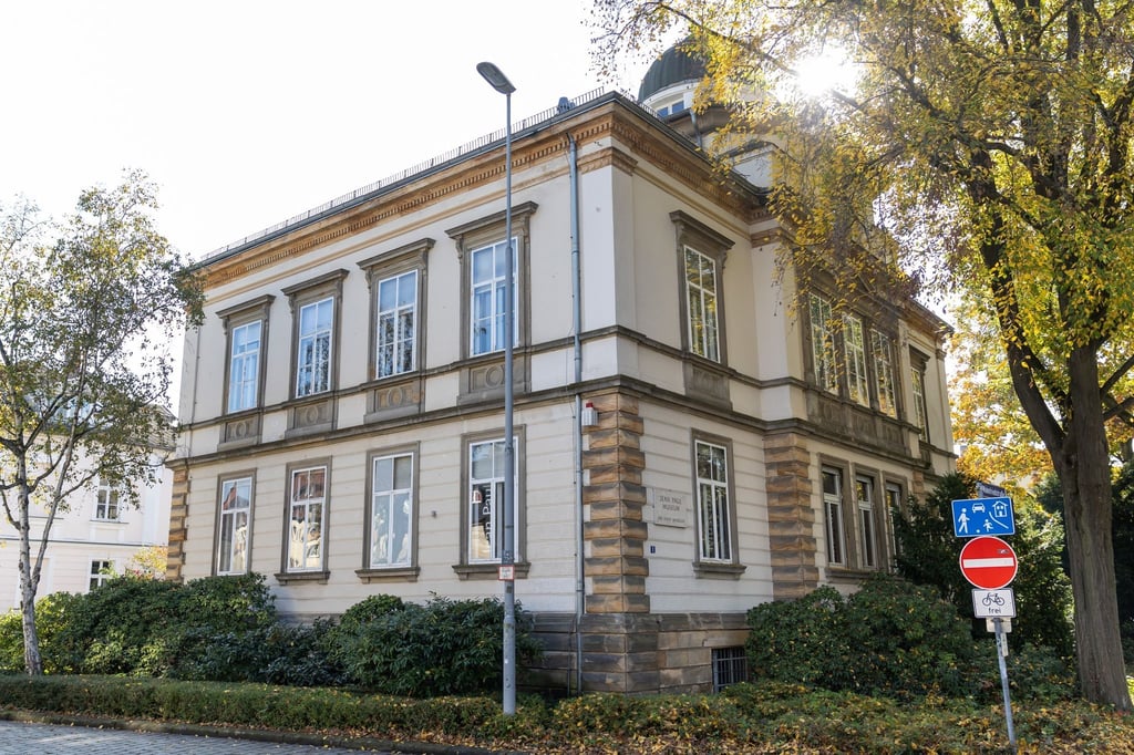 Außenansicht des Jean-Paul-Museums. Das Museum ist im ehemaligen Wohnhaus von Richard Wagners Tochter Eva und deren Mann Houston Stewart Chamberlain untergebracht. Die Stadt Bayreuth plant nun darin ein NS-Dokumentationszentrum.