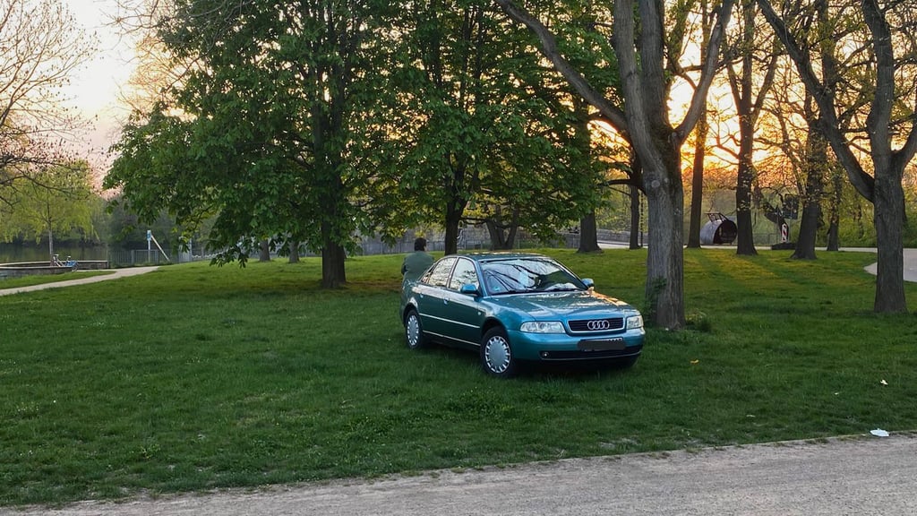 Falschparker am Elsterwehr.