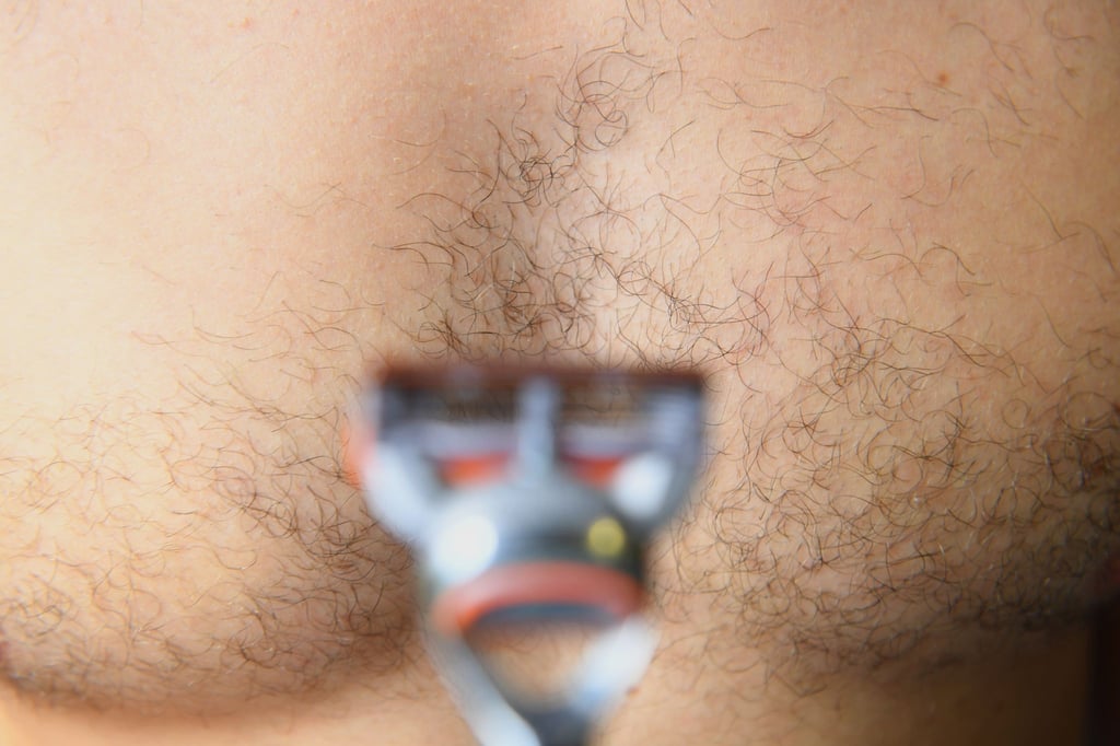 Wer zum Rasierer greift, sollte das nur mit frischer Klinge tun. Sonst drohen Schnitte.