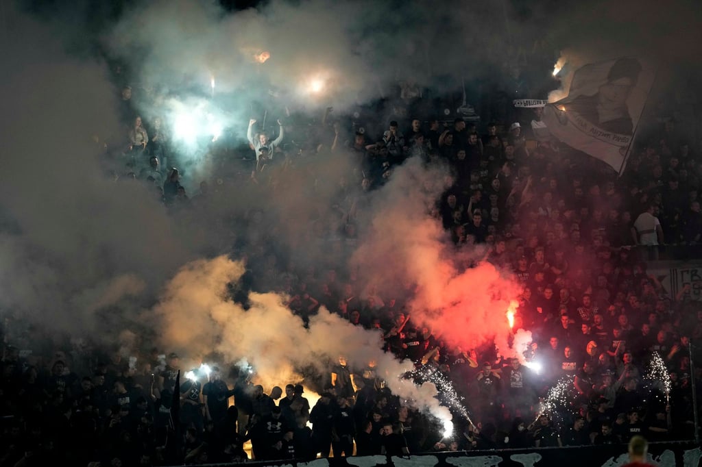 Wegen Einsatz von Pyrotechnik wurde die Partie zwischen Belgrad und Köln mehrer Minuten unterbrochen.