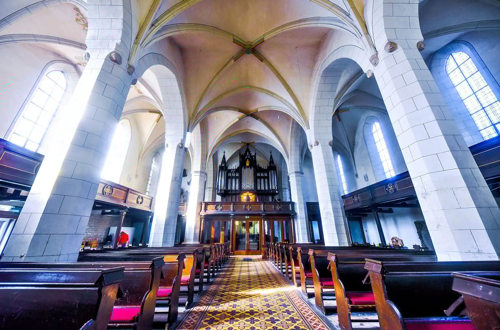 Die Kirchen Merseburgs, wie hier die Stadtkirche, müssen bei Heizung und Strom sparen. Trotzdem soll es Veranstaltungen geben.
