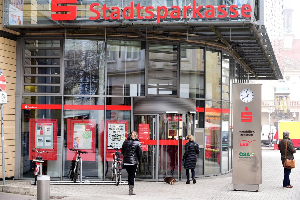 Die Sparkasse Magdeburg - hier eine Filiale am Alten Markt.